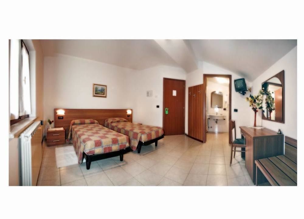 Albergo Il Castellino Boario Terme Екстериор снимка