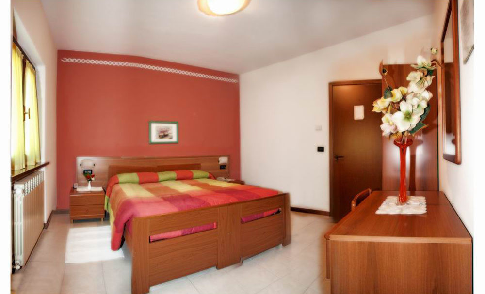 Albergo Il Castellino Boario Terme Екстериор снимка