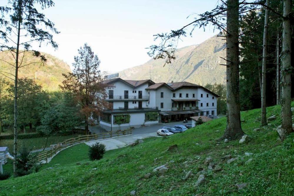Albergo Il Castellino Boario Terme Екстериор снимка