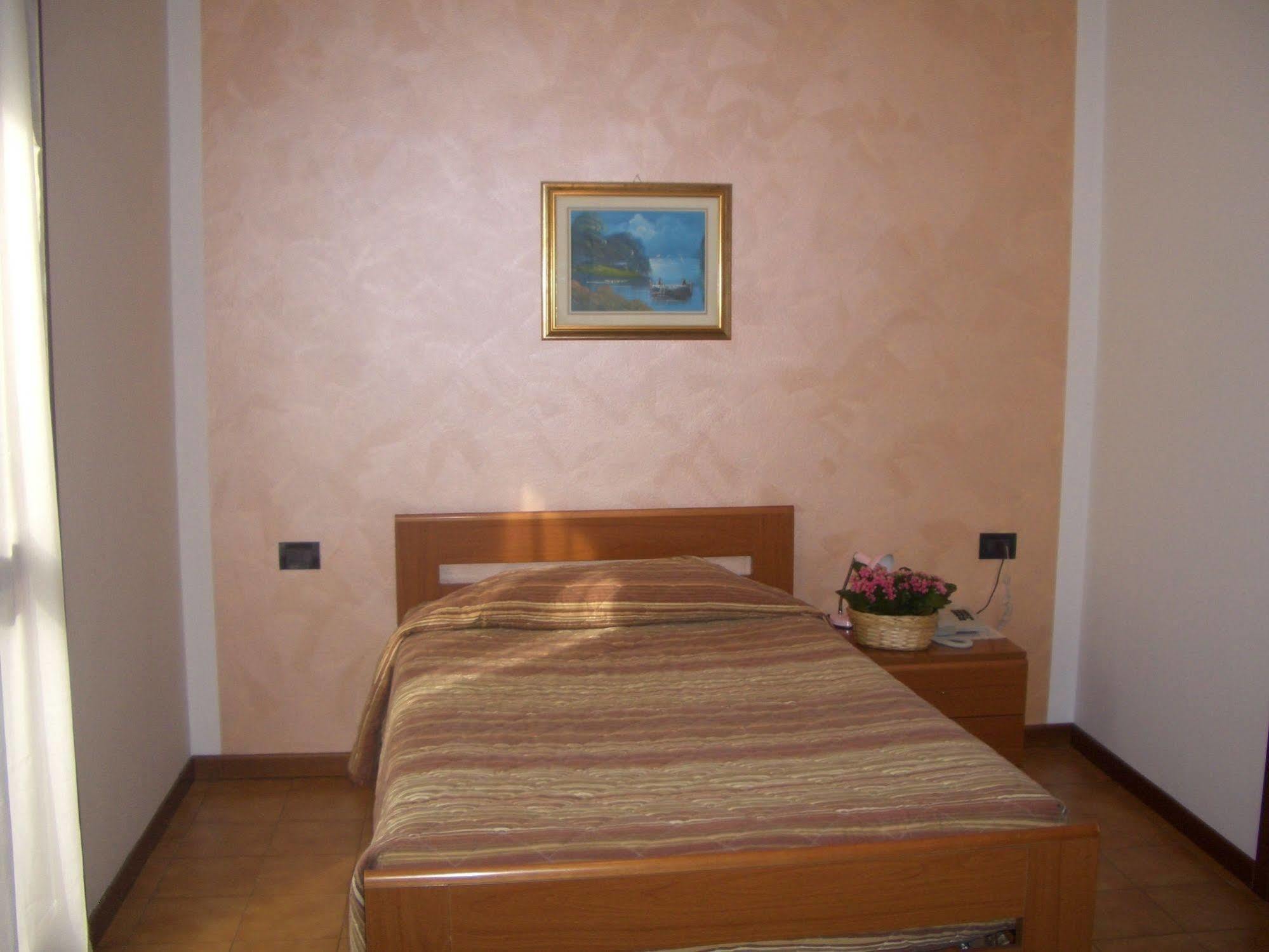 Albergo Il Castellino Boario Terme Екстериор снимка