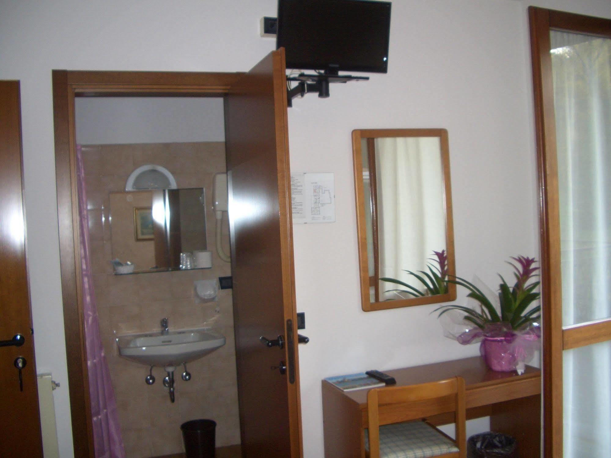 Albergo Il Castellino Boario Terme Екстериор снимка